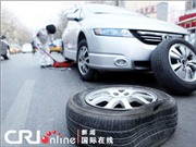 Bóng đá anh, ngoại hạng anh, lịch thi đấu euro 2012, Nạn chọc thủng bánh ô tô ở Bắc Kinh
